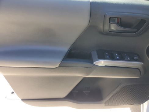 Used 2023 Toyota Tacoma SR5 AWD/4WD image 17