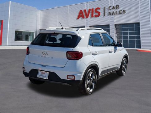 Used 2025 Hyundai Venue SEL image 6