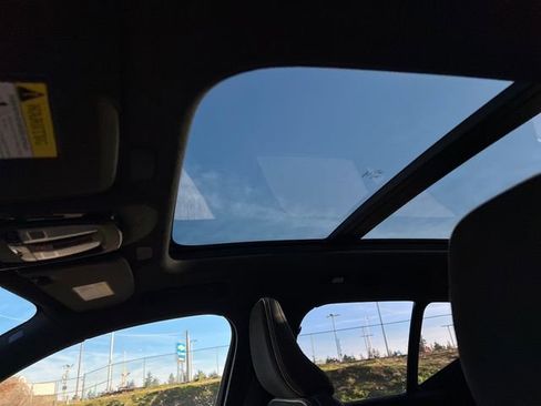 Used 2023 Volvo XC40 Recharge Ultimate image 28