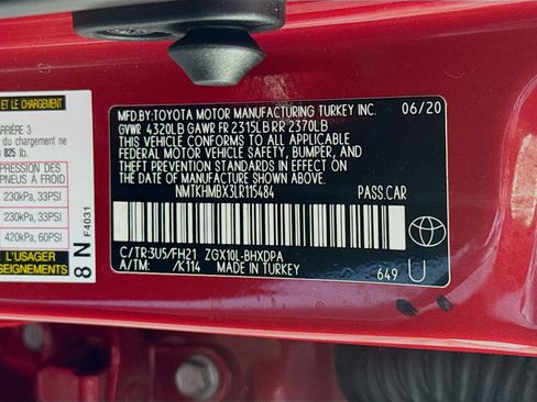 Used 2020 Toyota C-HR LE image 70