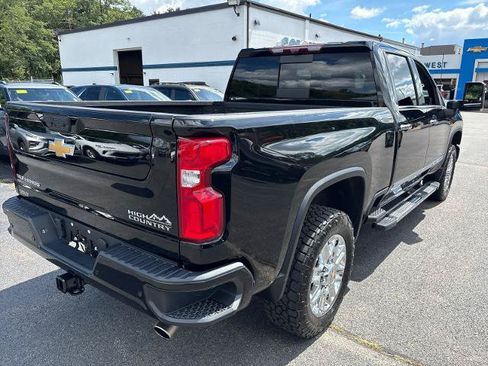 Used 2024 Chevrolet Silverado 2500 High Country w/ High Country Premium Package AWD/4WD image 5