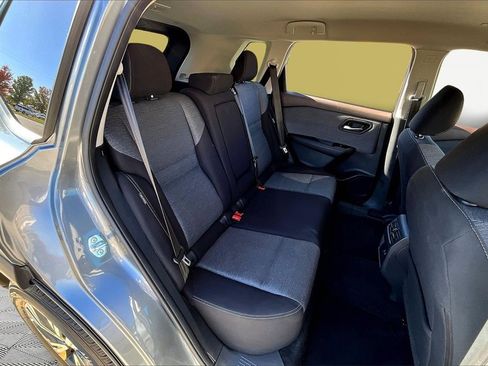 Used 2023 Nissan Rogue SV image 27