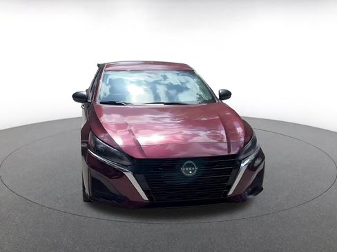 Used 2025 Nissan Altima 2.5 SV FWD image 3