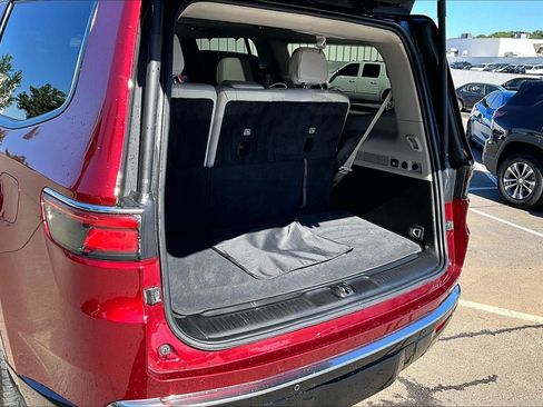 Used 2024 Jeep Wagoneer 4WD w/ Premium Group I image 4