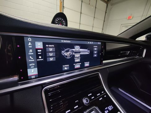 Used 2018 Porsche Panamera 4S image 39