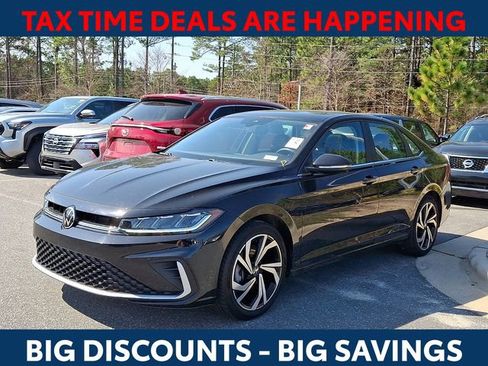 Used 2025 Volkswagen Jetta SEL image 4