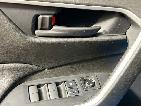 Used 2020 Toyota RAV4 LE image 16