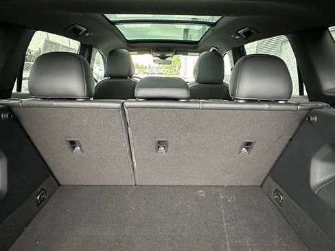 Certified 2025 Volkswagen Tiguan SE R-Line AWD/4WD image 19