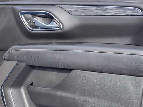 Used 2024 GMC Yukon SLT w/ SLT Luxury Package image 15