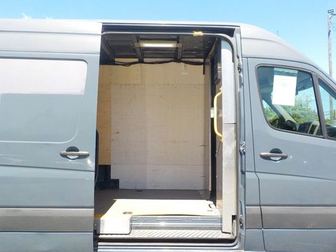 Used 2018 Mercedes-Benz Sprinter 2500 image 27