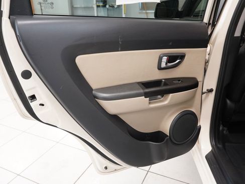 Used 2013 Kia Soul ! w/ Premium Pkg FWD image 25
