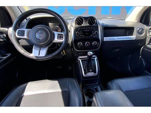 Used 2017 Jeep Compass Latitude AWD/4WD image 17