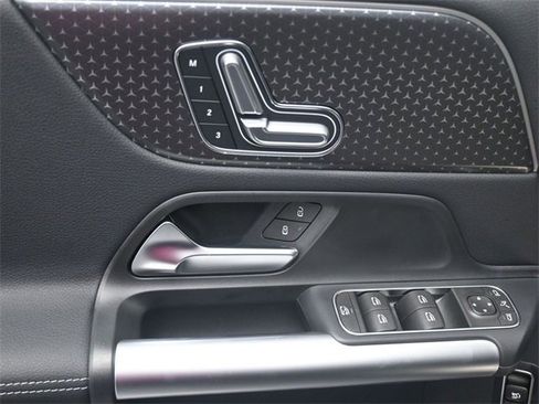 New 2025 Mercedes-Benz GLA 250 image 12