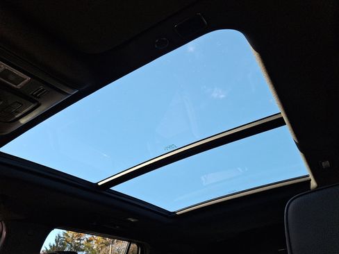 Used 2024 GMC Yukon Denali image 16