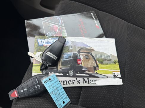 Used 2012 Dodge Grand Caravan SXT FWD image 31