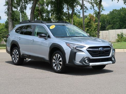 Used 2025 Subaru Outback Limited w/ Popular Package #2 AWD/4WD image 1