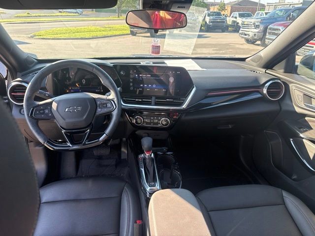 Used 2025 Chevrolet Trax RS w/ Sunroof Package FWD image 29