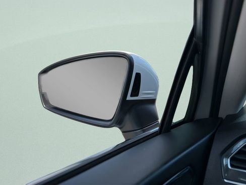 Certified 2023 Volkswagen Tiguan SE w/ Panoramic Sunroof Package FWD image 34
