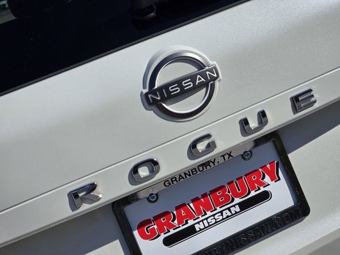 Used 2023 Nissan Rogue Platinum w/ Platinum Premium Package image 9