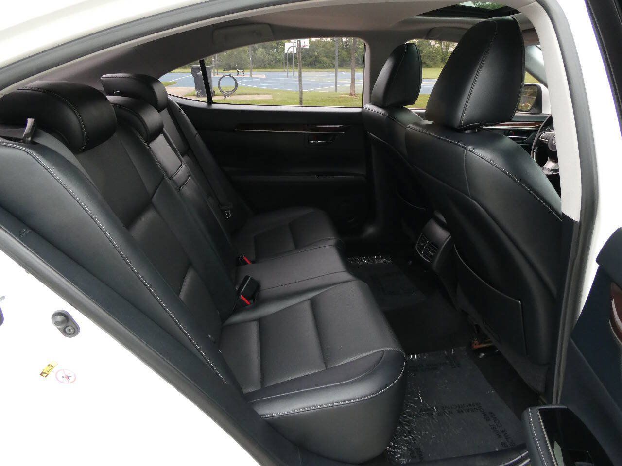 Used 2016 Lexus ES 350 w/ Premium Package w/Wood Trim FWD image 30