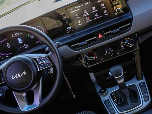 Certified 2024 Kia Seltos LX image 19