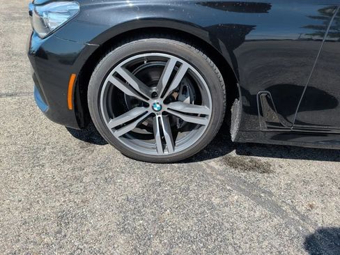 Used 2019 BMW 740i w/ M Sport Package RWD image 9