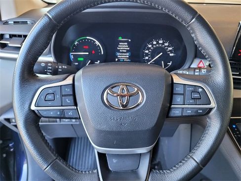 Certified 2023 Toyota Sienna XLE image 28