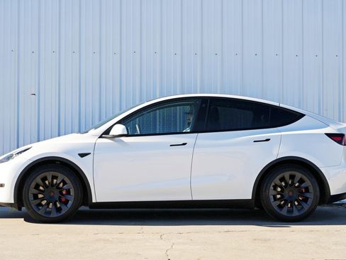 Used 2021 Tesla Model Y 2WD image 8