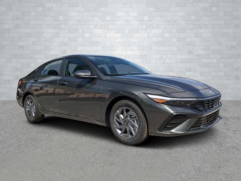 New 2025 Hyundai Elantra Sport image 1