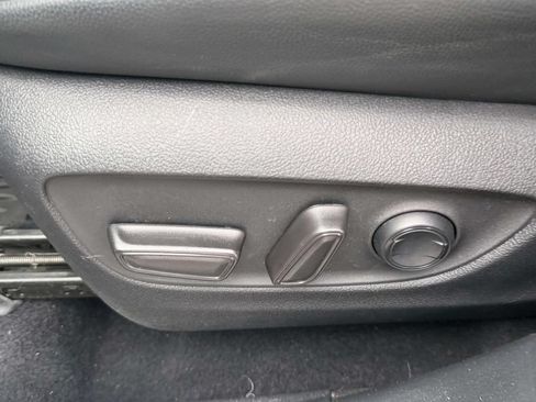 Used 2022 Toyota Highlander XLE FWD image 28