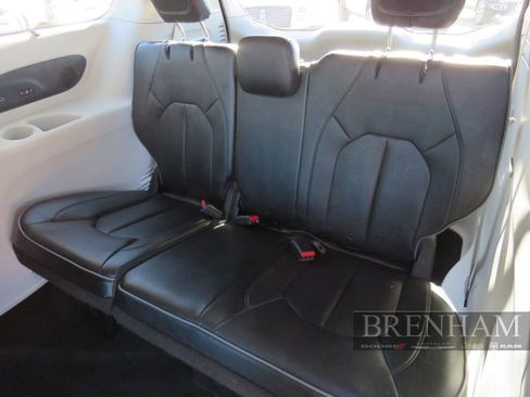 Used 2019 Chrysler Pacifica Limited w/ Tire & Wheel Group image 16