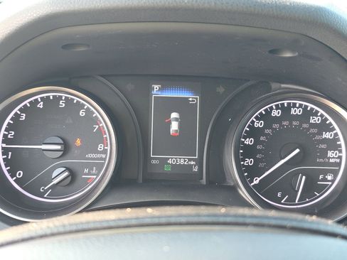 Used 2023 Toyota Camry SE image 2