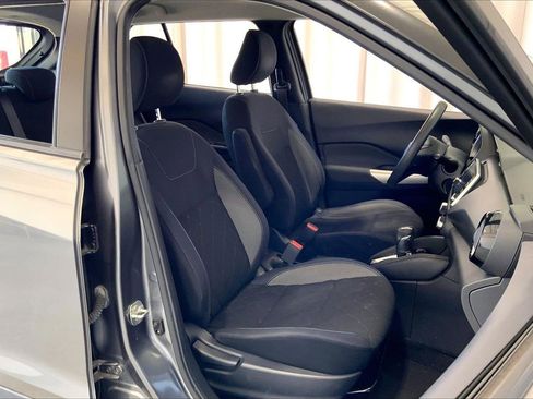 Used 2018 Nissan Kicks SV FWD image 16