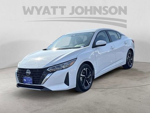 Used 2025 Nissan Sentra SV image 1