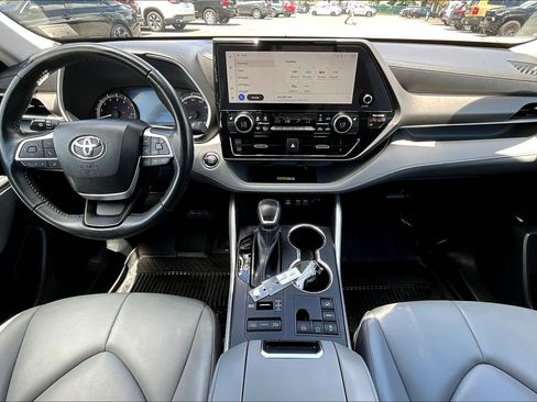 Used 2023 Toyota Highlander XLE AWD/4WD image 15