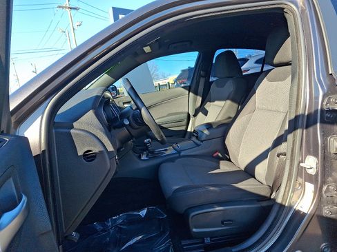 Used 2018 Dodge Charger SXT w/ Blacktop Package image 11