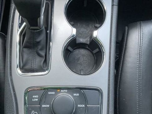 Used 2022 Jeep Grand Cherokee Laredo X image 27