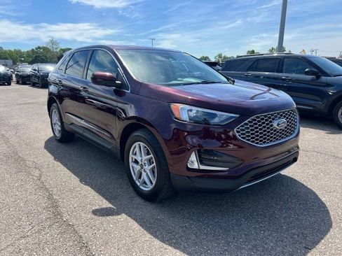 Certified 2024 Ford Edge SEL w/ Convenience Package AWD/4WD image 3