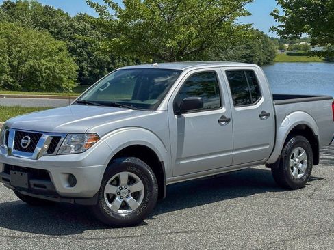 Used 2013 Nissan Frontier SV AWD/4WD image 3