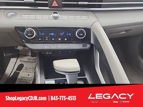 Used 2024 Hyundai Elantra SEL image 21