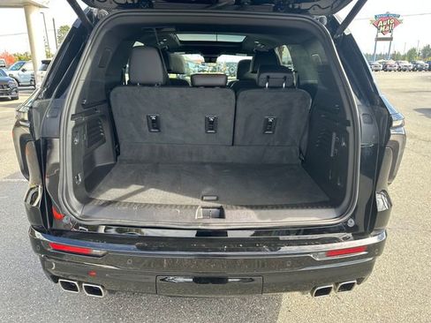 Used 2024 Chevrolet Traverse RS image 25