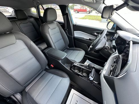 New 2025 Chevrolet Trax LT w/ Driver Confidence Package image 8