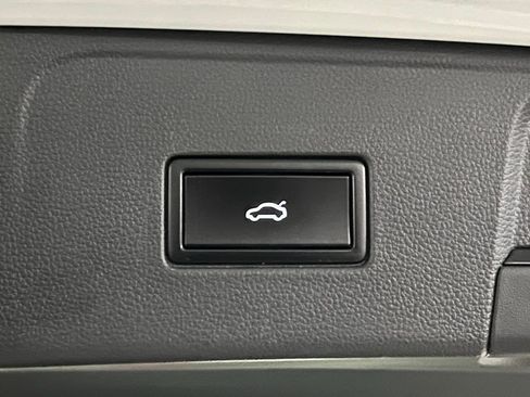 Certified 2019 Volkswagen Atlas SE w/ Panoramic Sunroof Package image 40