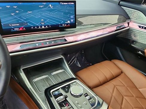 Used 2023 BMW i7 xDrive60 image 44