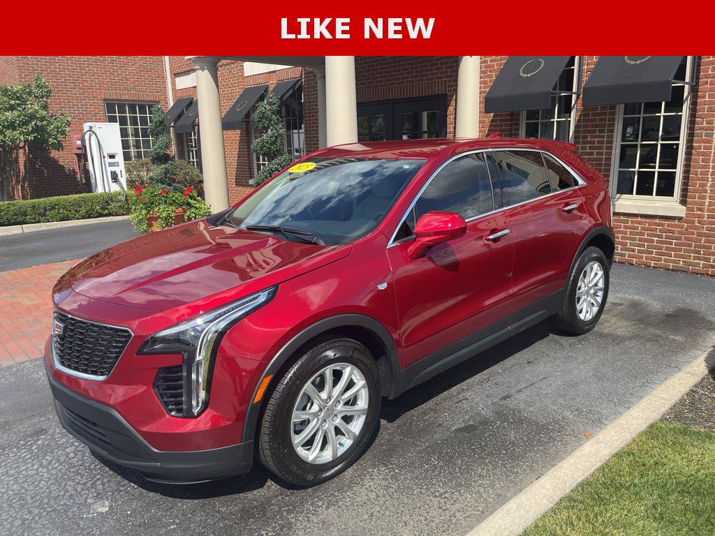 Used 2023 Cadillac XT4 Luxury w/ Cold Weather Package FWD image 1