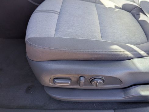 Used 2019 Chevrolet Blazer LT image 11