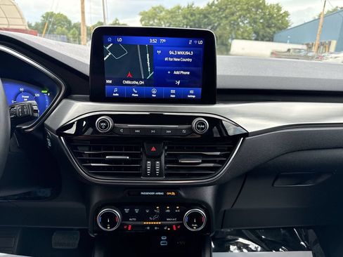 Used 2022 Ford Escape Titanium AWD/4WD image 16