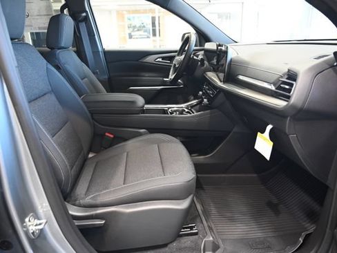 New 2026 Chevrolet Traverse LT w/ LPO, Floor Liner Package FWD image 10
