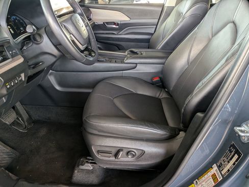 Certified 2024 Toyota Grand Highlander Limited image 11