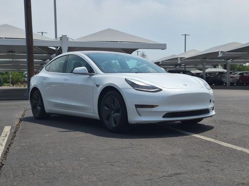 Used 2019 Tesla Model 3 Mid Range RWD image 3